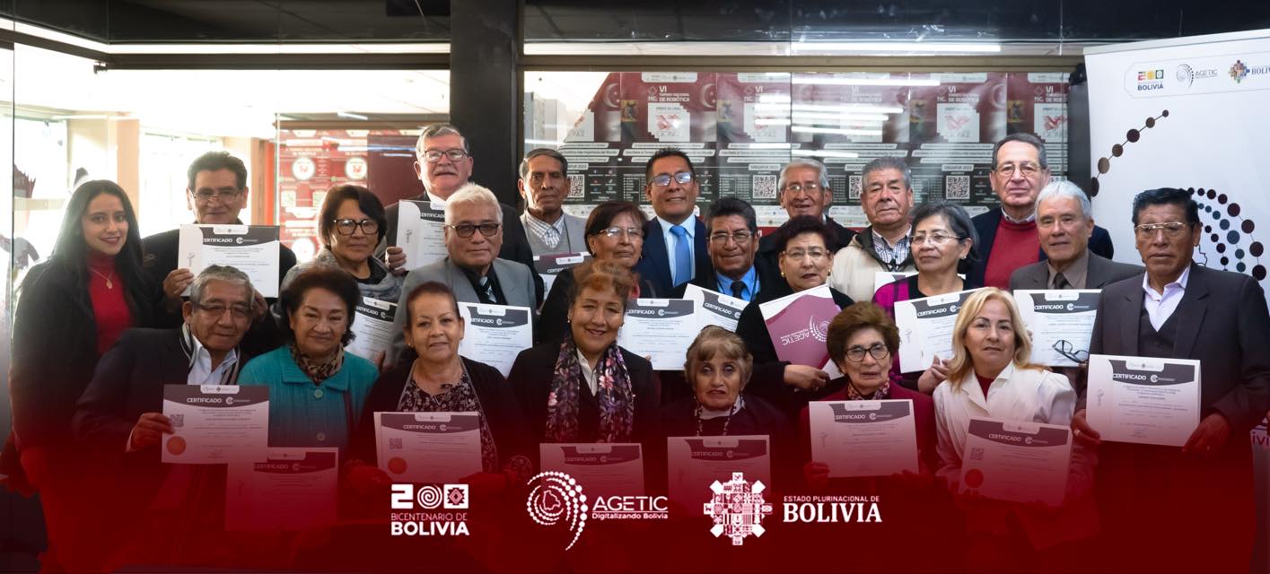 AGETIC certifica a adultos mayores en habilidades digitales y refuerza su compromiso con la inclusión tecnológica