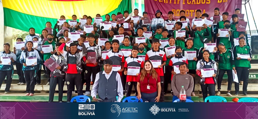 AGETIC certifica a jóvenes y adultos en habilidades tecnológicas en Coripata a través del CCIT