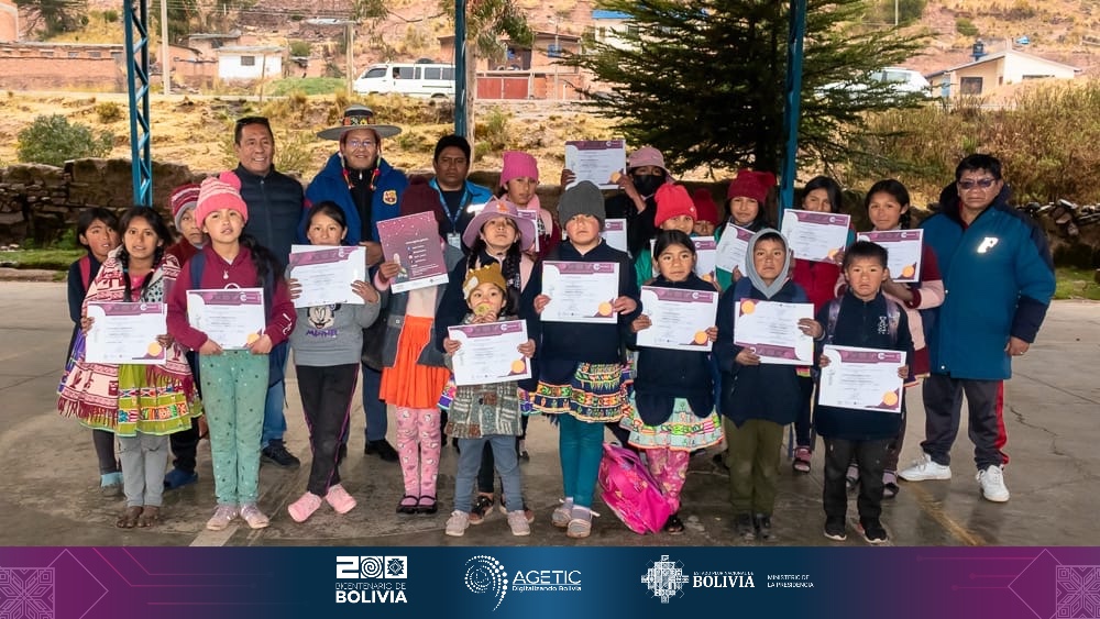 Impulsamos la transformación digital en Cochabamba: firma de adenda y certificación en la Región Andina