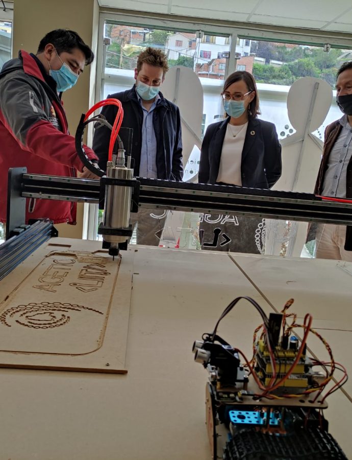 PNUD entrega material para el Laboratorio de Innovación e Investigación Tecnológica de AGETIC