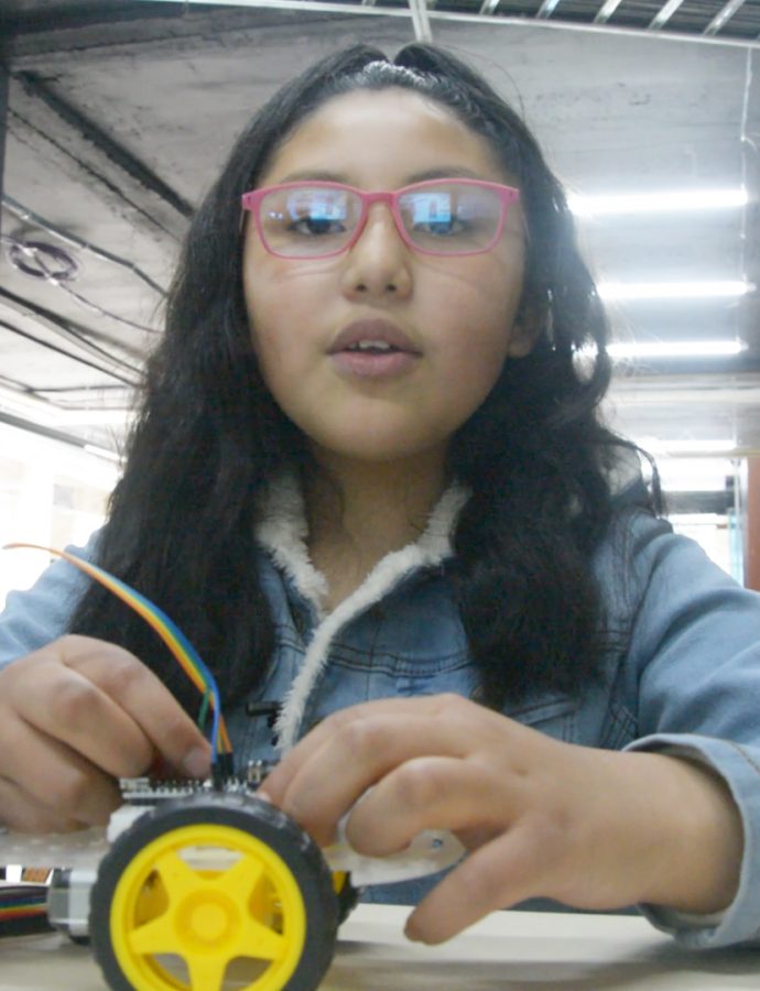 AGETIC clausura la 1ra versión del programa RobóTICas  en La Paz, con la entrega de certificados y Kids para las ganadoras de los 100 mejores proyectos