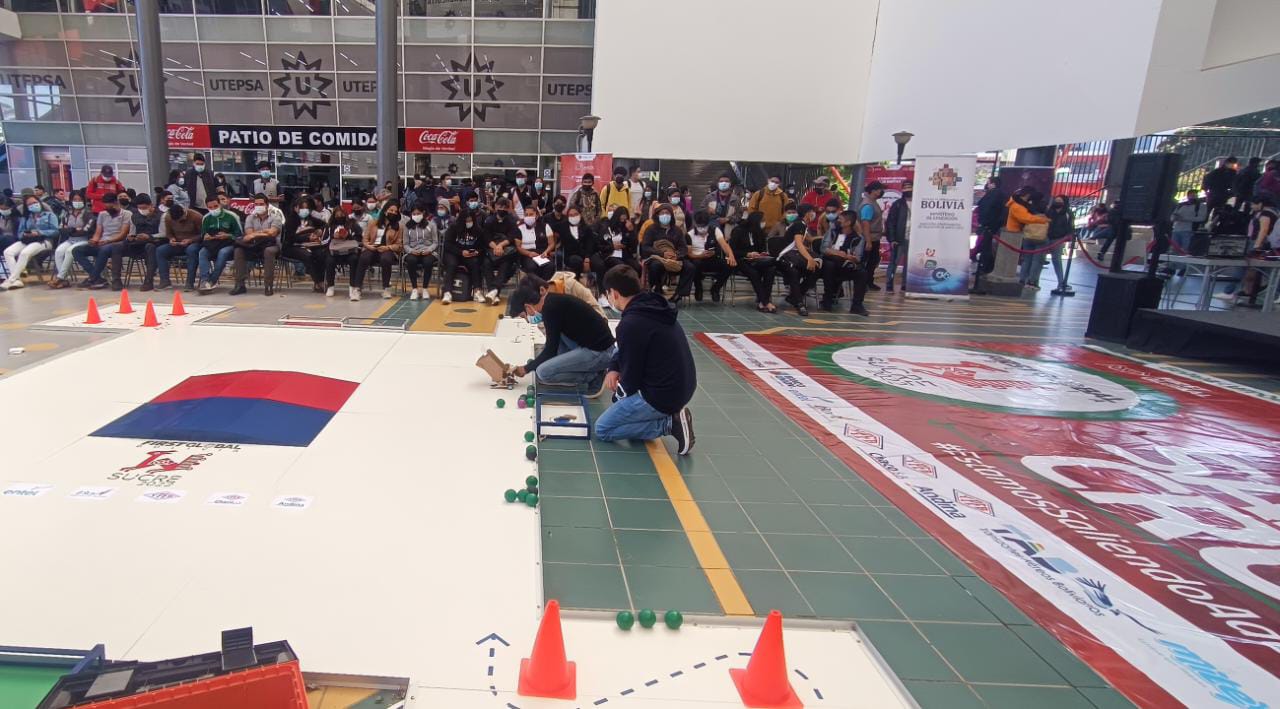 La AGETIC desarrolla el torneo departamental de robótica en Santa Cruz