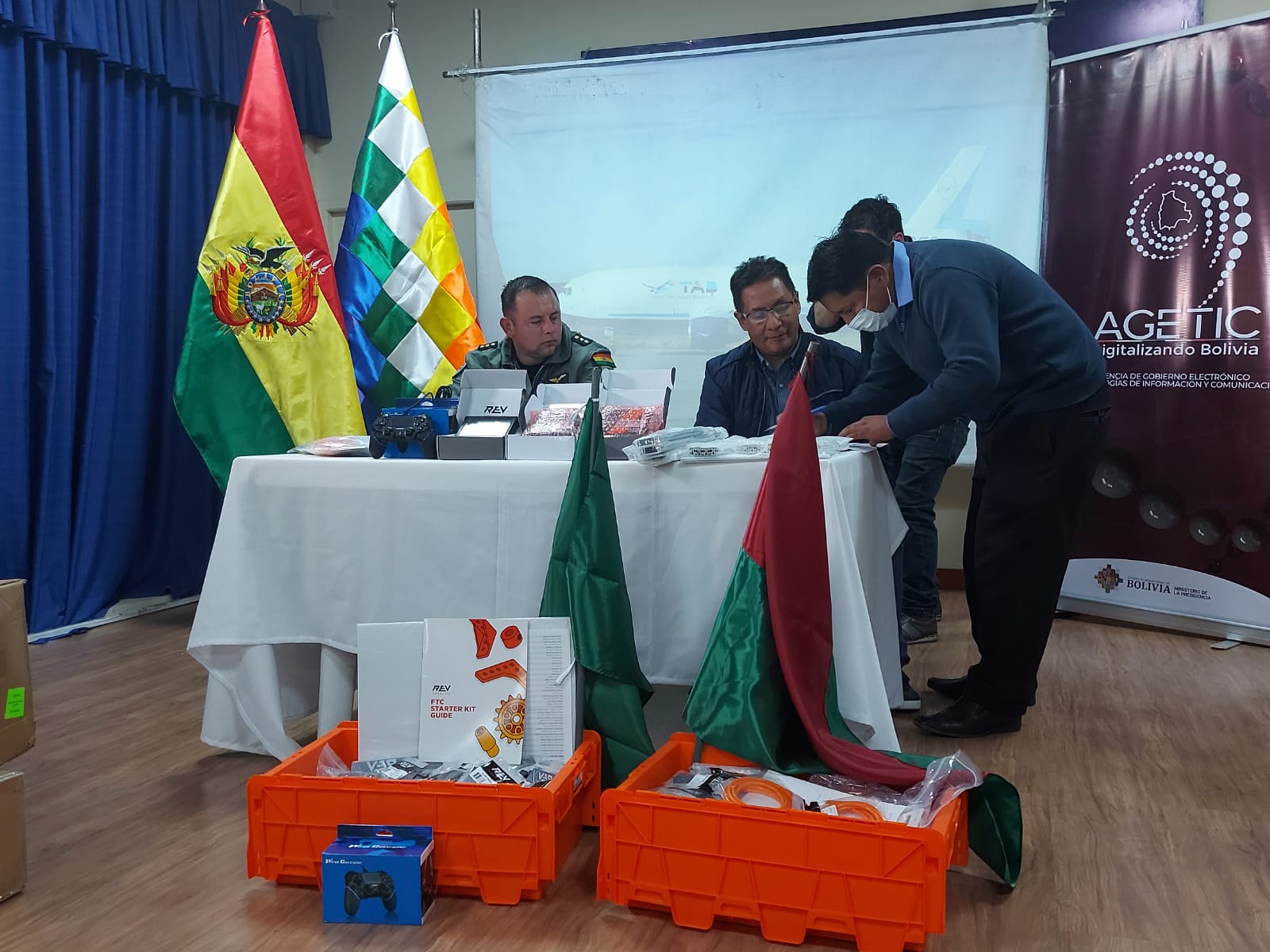 Los kits internacionales de robótica ya llegaron a Bolivia