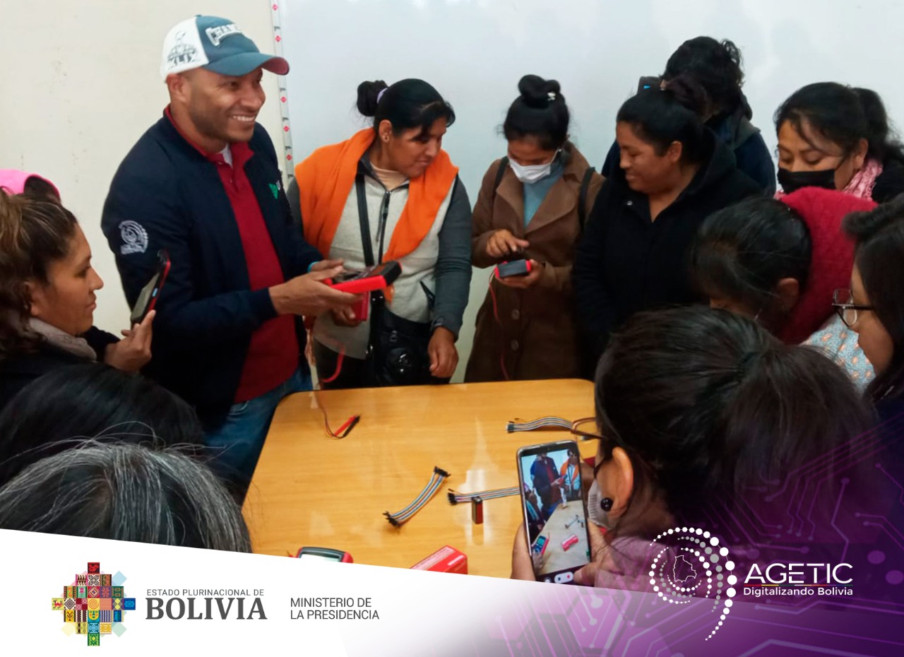<strong>La AGETIC capacita a maestros de la Mancomunidad Andina de Cochabamba</strong>