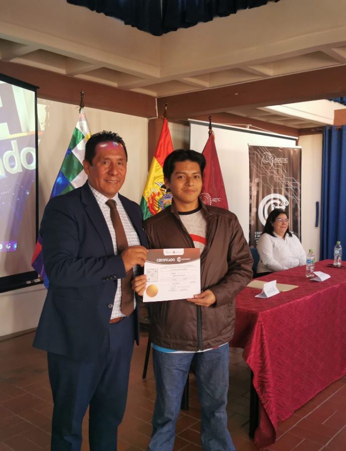 Certificamos en robótica a nuestros jóvenes chuquisaqueños