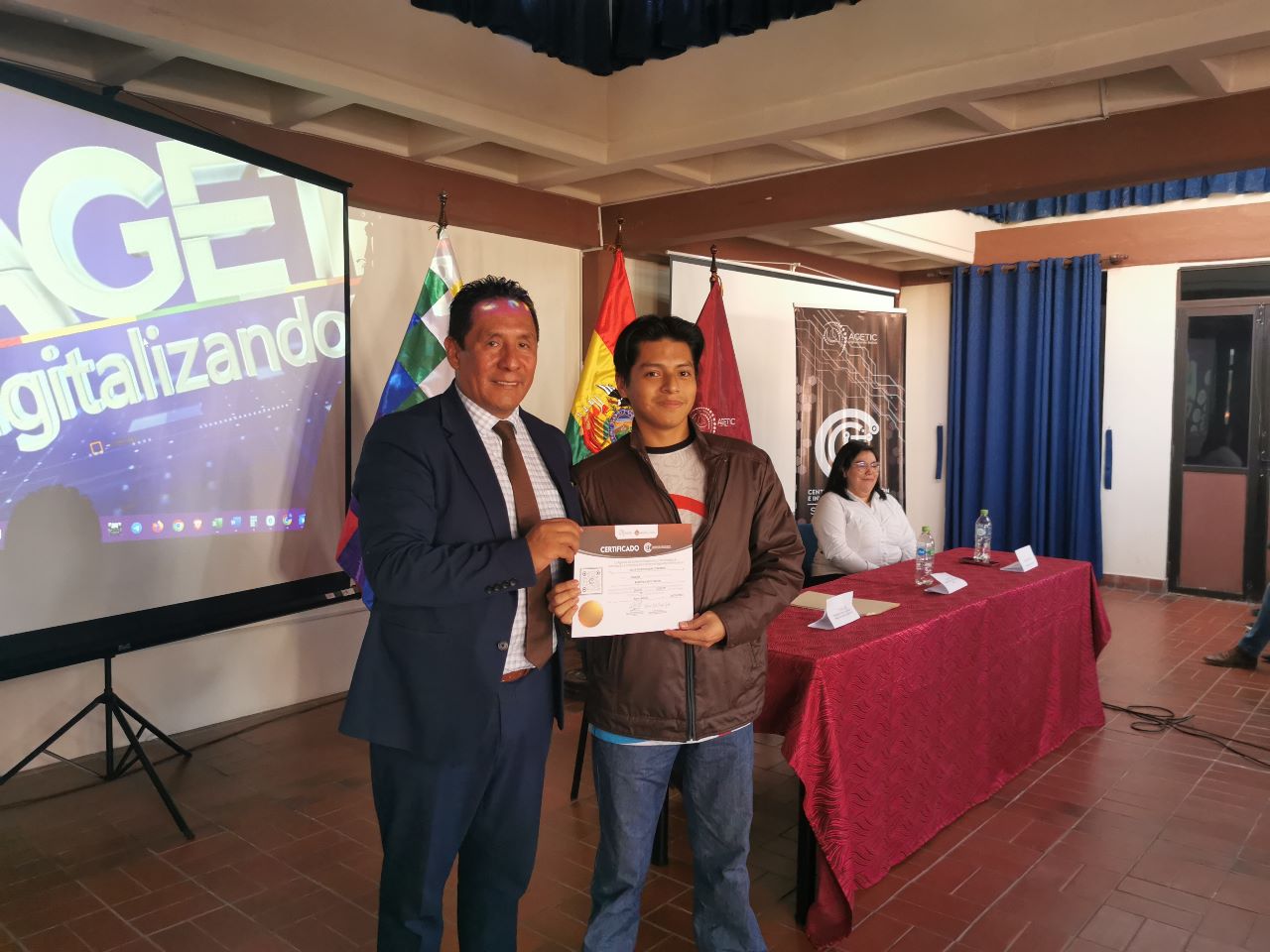 Certificamos en robótica a nuestros jóvenes chuquisaqueños