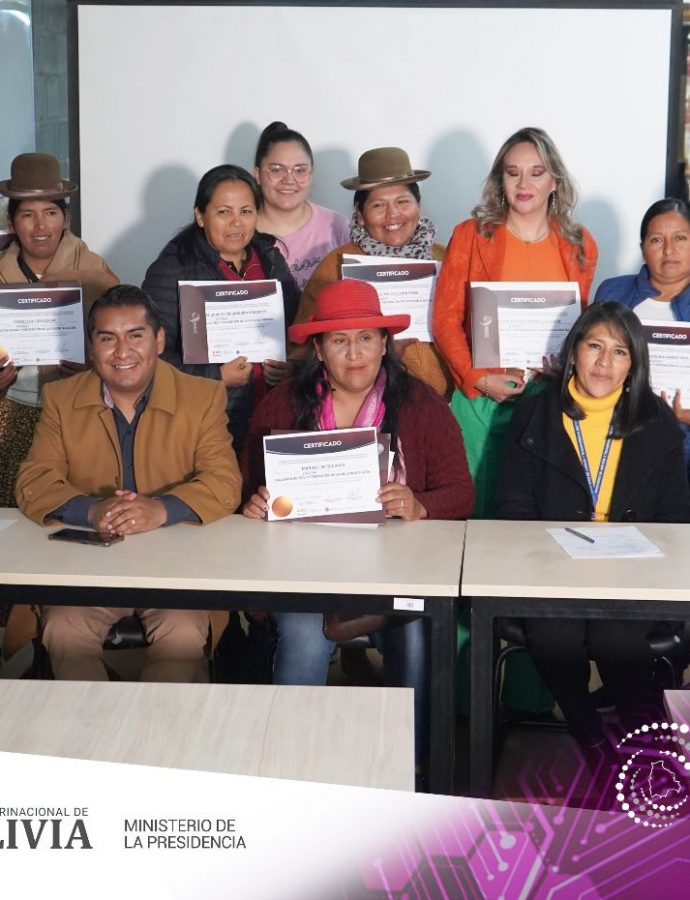 La AGETIC concluye un curso de capacitación en prevención de Violencia Digital de Género, dirigido a Concejalas de La Paz