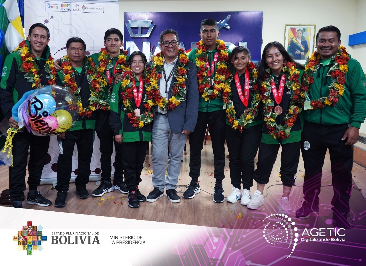 BOLIVIA RECIBE A LA SELECCIÓN DE ROBÓTICA QUE OBTUVO EL TERCER LUGAR EN EL TORNEO MUNDIAL – FIRST GLOBAL CHALLENGE