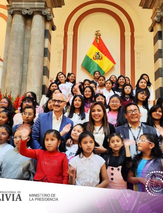 El Bootcamp “Chicas AppVentureras” certifica a más de 260 niñas bolivianas en el desarrollo de aplicaciones