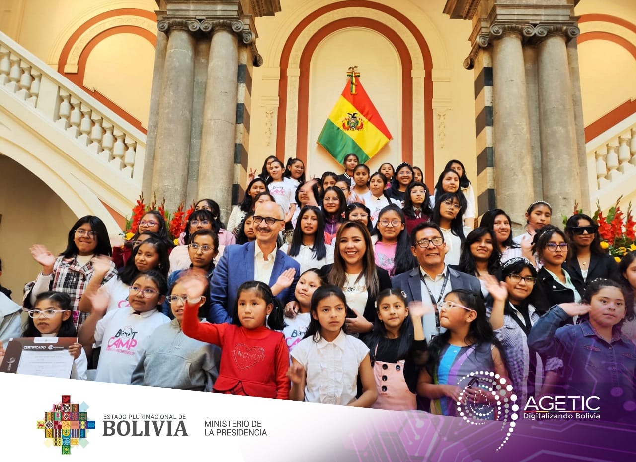 El Bootcamp “Chicas AppVentureras” certifica a más de 260 niñas bolivianas en el desarrollo de aplicaciones