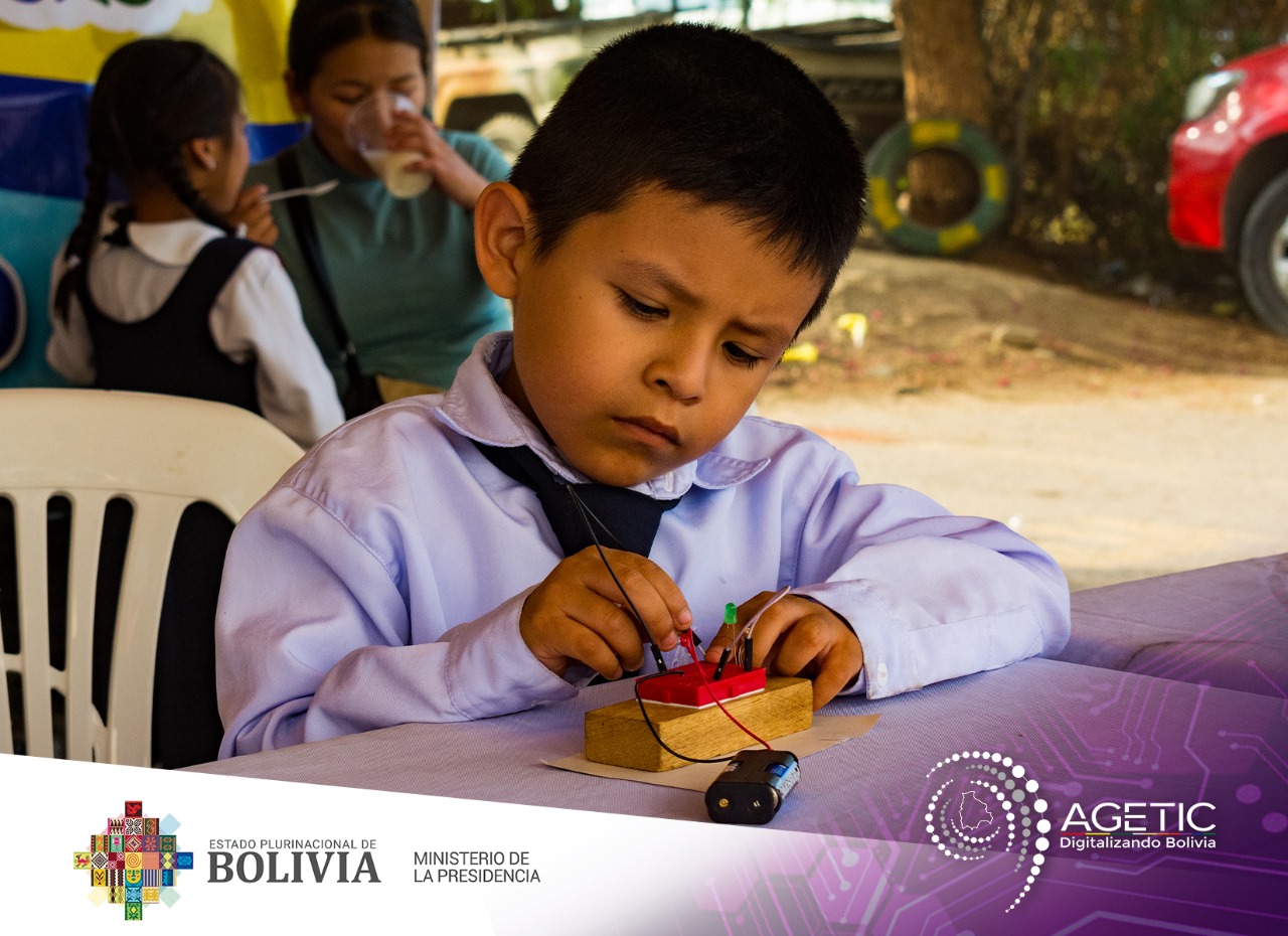 Más desarrollo tecnológico para Cochabamba, a través del 1er Campeonato de Robótica en Cercado 2 y la certificación de las beneficiarias del Bootcamp Chicas Appventureras