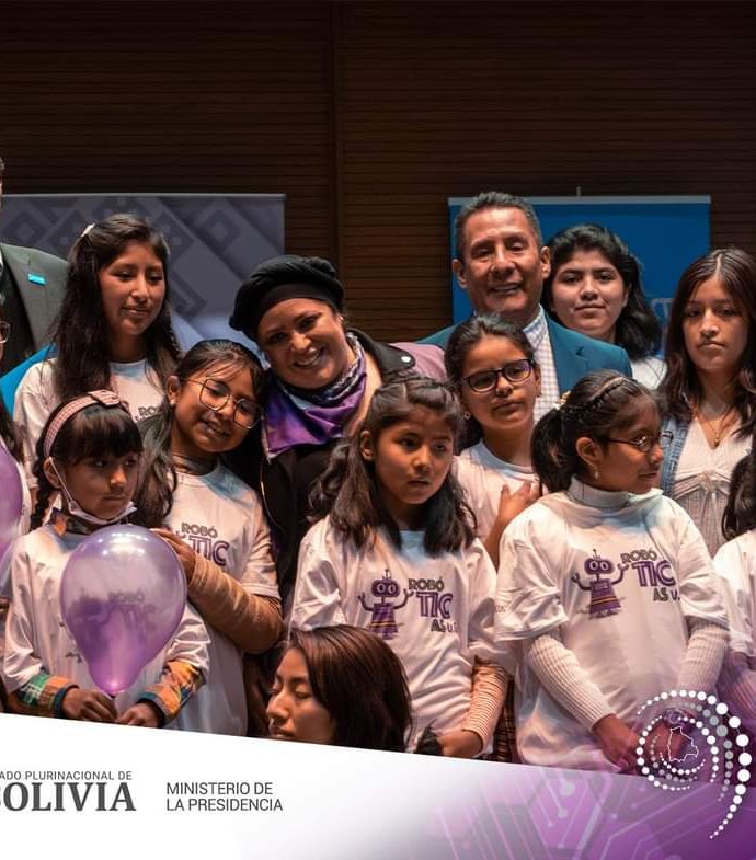 El Ministerio de la Presidencia y la AGETIC conmemoran el 8M con una nuevageneración de niñas y adolescentes en la ciencia y la tecnología