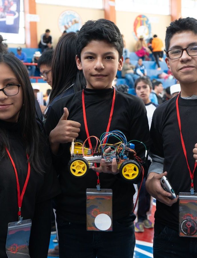 Potosí vive una jornada de competencia en la FIRST Bolivia y obtiene a sus representantes departamentales