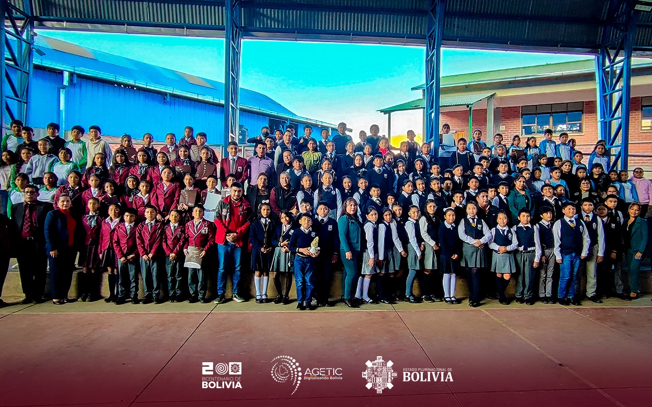 Cetros de Capacitación e Innovación Tecnológica: Más de 900 niños y jóvenes son certificados por la AGETIC