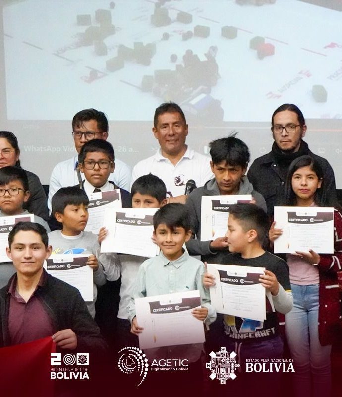 En Sucre, más de 500 niños y jóvenes son certificados por la AGETIC