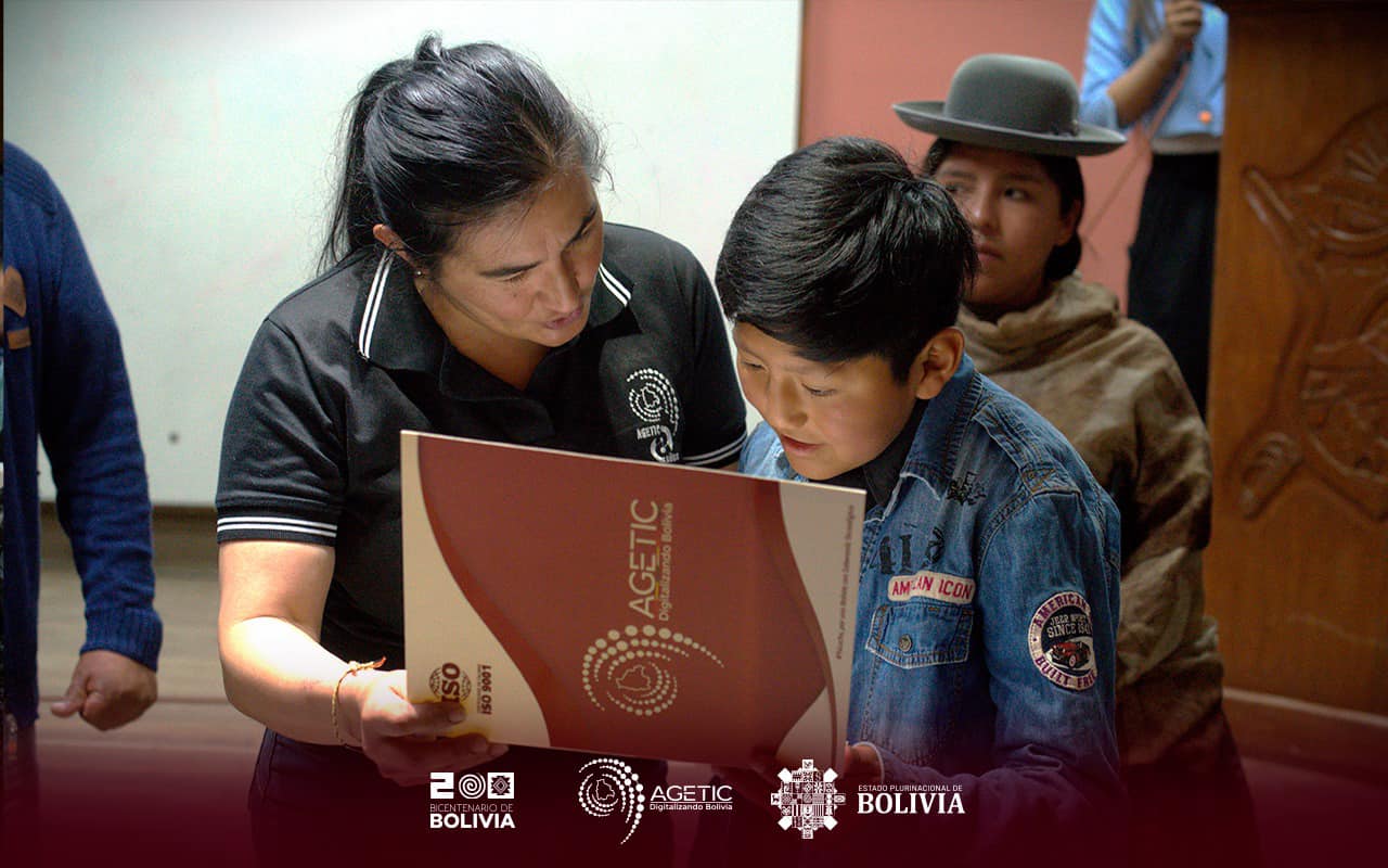 La AGETIC certifica a más de 240 estudiantes por culminar exitosamente cursos en el Centro de Capacitación e Innovación Tecnológica de Viacha.