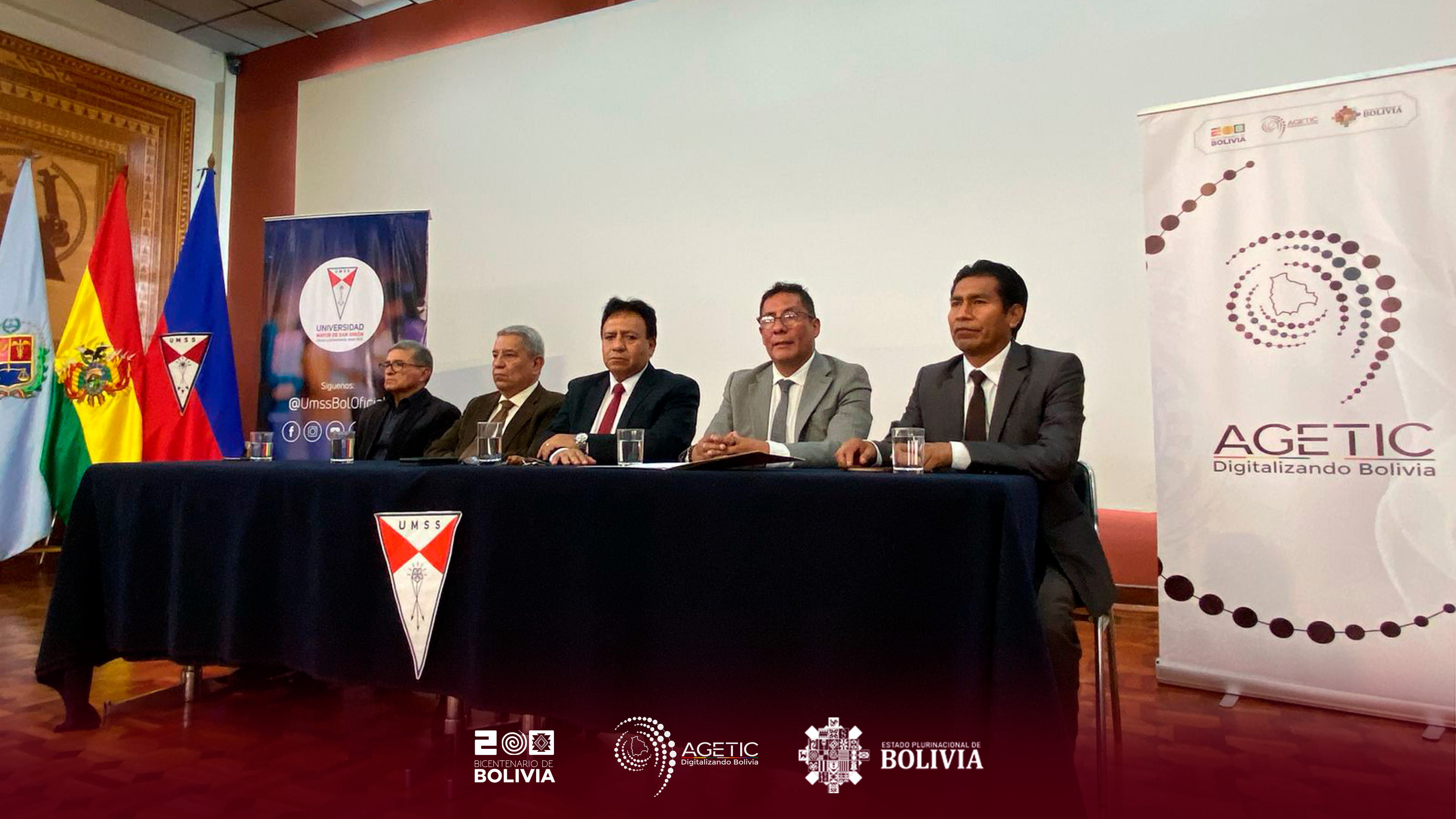 La AGETIC y la UMSS firman un Convenio Interinstitucional para capacitar a jóvenes estudiantes en el área tecnológica