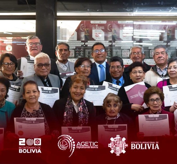 AGETIC certifica a adultos mayores en habilidades digitales y refuerza su compromiso con la inclusión tecnológica